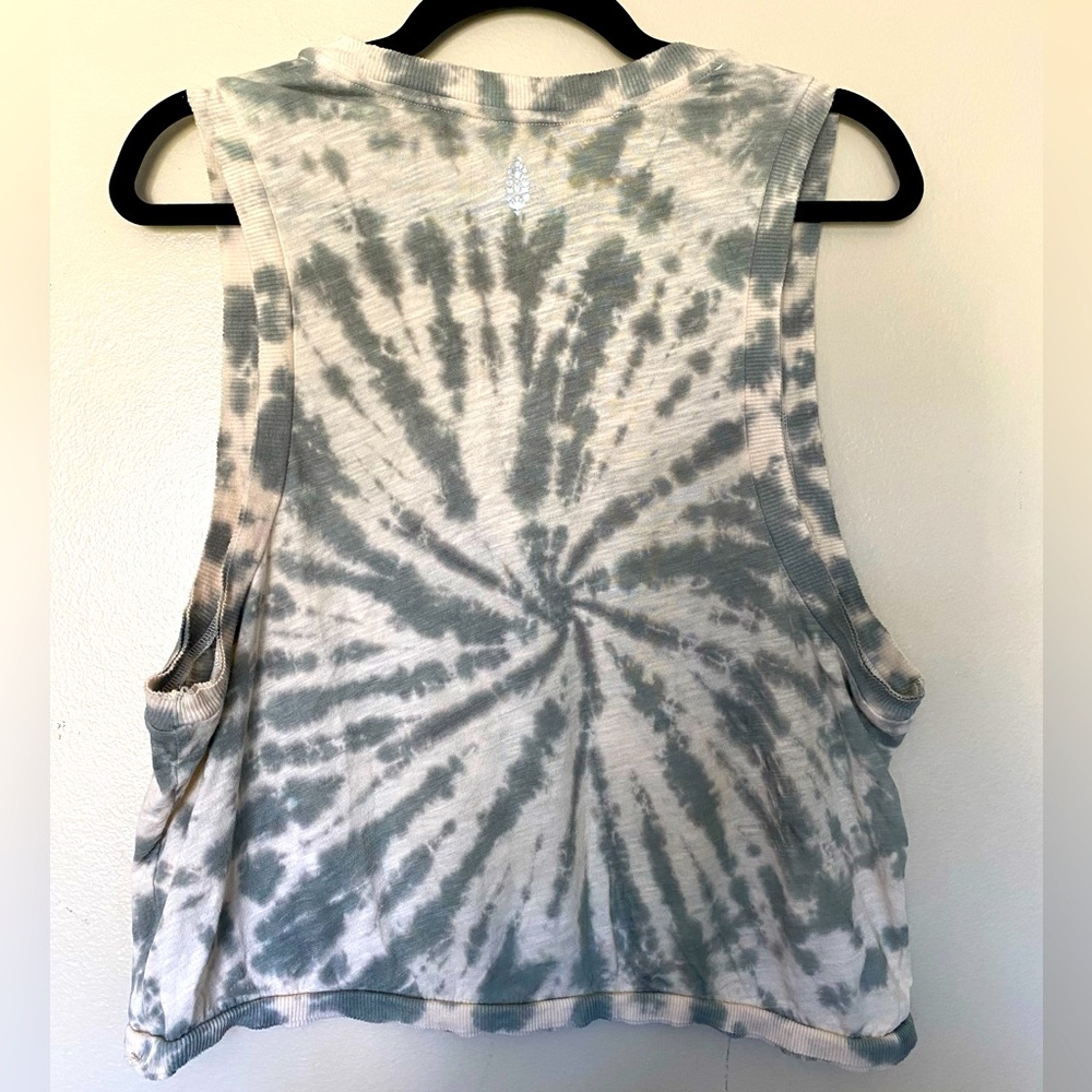 FP Movement by Free People  Cream and Green Tie-Dye Muscle Tee Size Small EUC - Picture 3 of 5